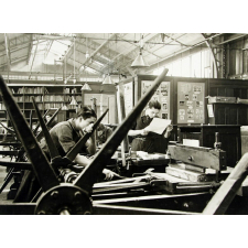 Ecole Estienne. Atelier d'impression lithographique (les presses à bras - les reprints).