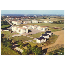 Sées (Orne) - Vue aérienne sur le Lycée agricole - Le CES-CET. Arch. MM. P. Vimond, 1er GPR, L. Cornille, DPE, et HP Lebreton, DPLG.