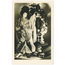 Deutsches Spielzeugmuseum Sonneberg - Japanische Puppe mit Mandarinenbaum.