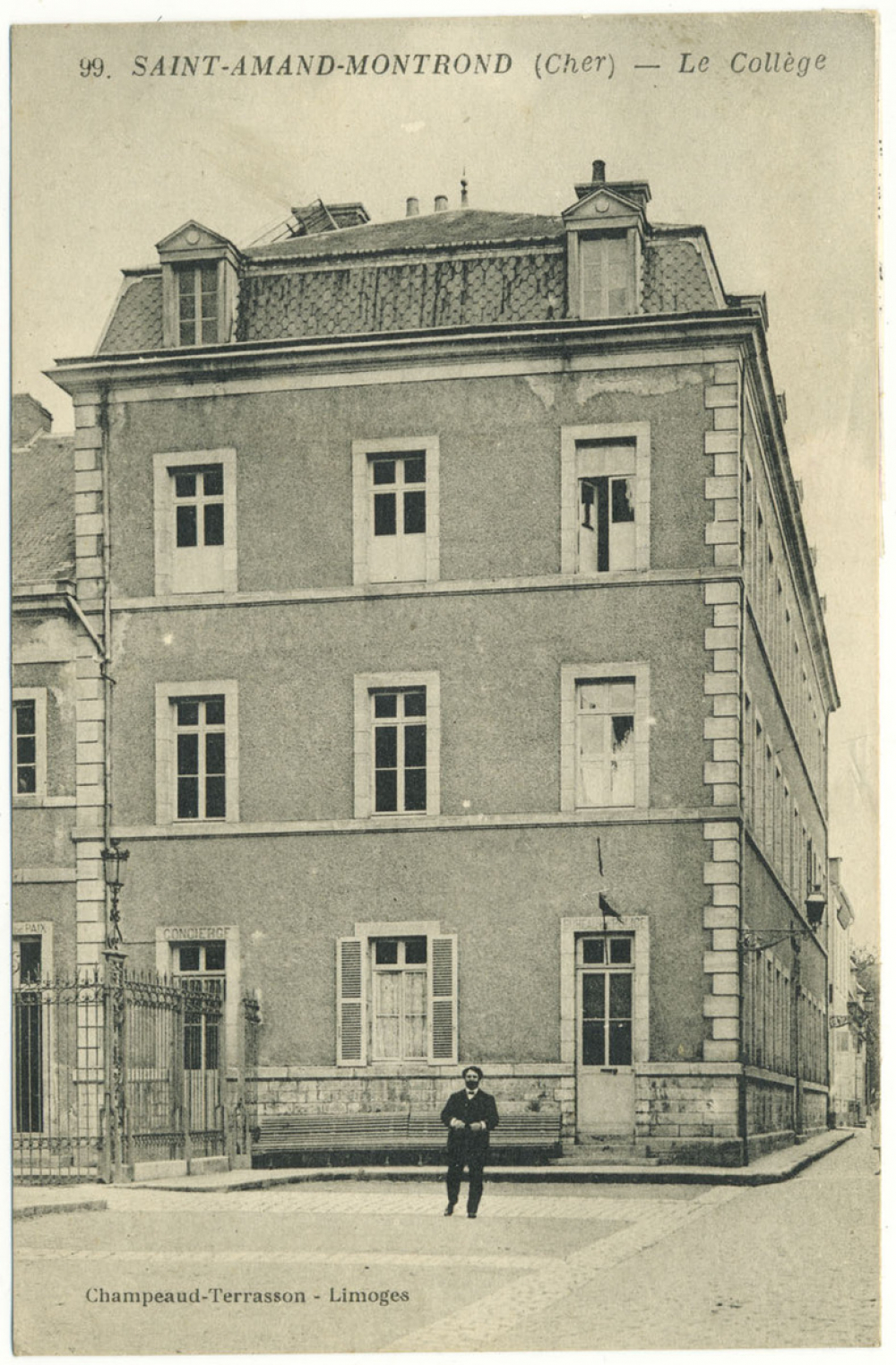 99 - Saint-Amand-Montrond (Cher) - Le Collège.