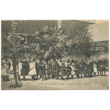 Lycée de Jeunes Filles - Cour des Classes enfantines.