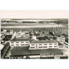 En avion au-dessus de… - 14 - Etrépagny (Eure) - Le Groupe Scolaire.