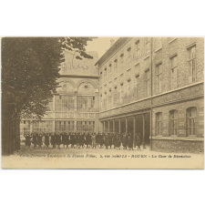 Ecole Primaire Supérieure de Jeunes Filles, 22, Rue Saint-Lô, Rouen - La Cour de Récréation