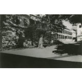 Façade et cour du lycée Leconte de Lisle de Saint-Denis-de-la-Réunion
