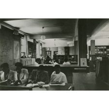 Salle de lecture de la bibliothèque du Gouvernement général à Tananarive (Madagascar)