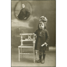 Portrait de fillette endimanchée