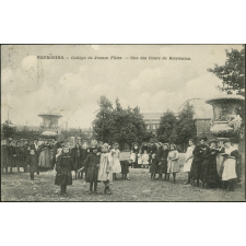 Collège de Jeunes Filles, Tourcoing : une des cours de récréation