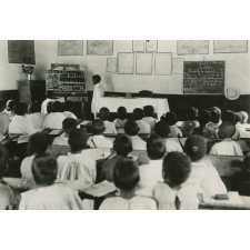 Scène de classe à Madagascar en 1930