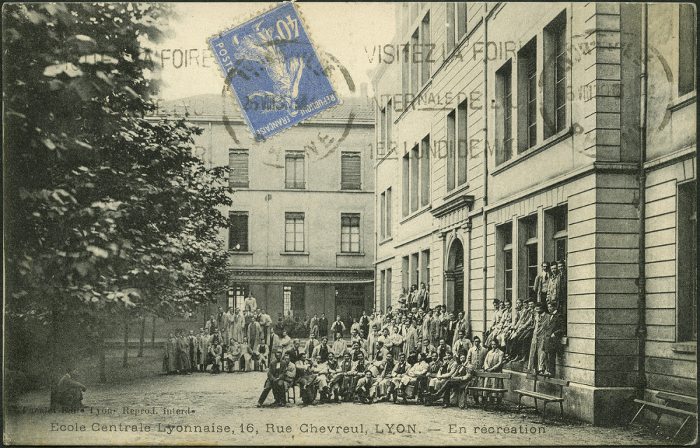 École Centrale Lyonnaise, 16 rue Chevreul : En récréation