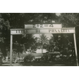 Portique d'entrée de l'école de Punaauïa (Polynésie française, Tahiti)