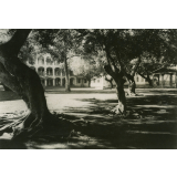 La grande cour du lycée Leconte de Lisle de Saint-Denis-de-la-Réunion