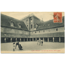 Lycée d'Evreux - La cour des Cloîtres (XVIIe siècle).