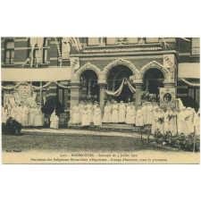 5510 - Bonsecours - Souvenir du 4 Juillet 1910 - Pensionnat des Religieuses Bernardines d'Esquermes - Groupe d'honneur, avant la procession.