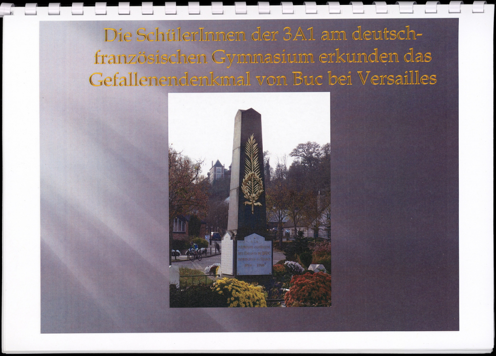 Die Schülerinnen der 3A1 am deutsch-französischen Gymnasium erkunden das Gefallenendenkmal von Buc bei Versailles