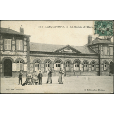 744. Lanquetot (S.I.). La Mairie et l'Ecole.