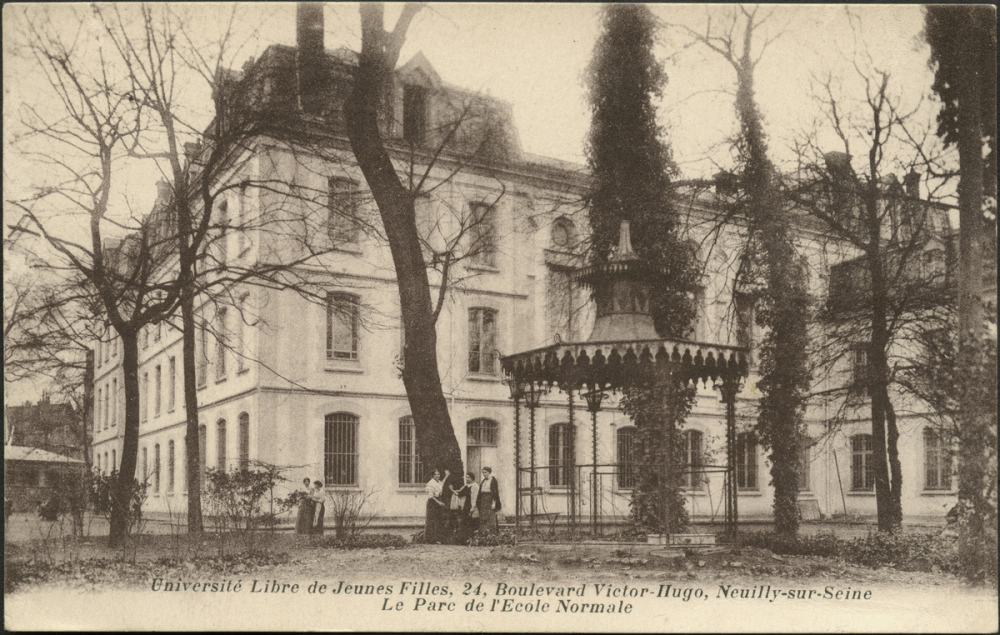 Université Libre de Jeunes Filles, 24, Boulevard Victor-Hugo, Neuilly-sur-Seine. Le Parc de l'Ecole Normale.
