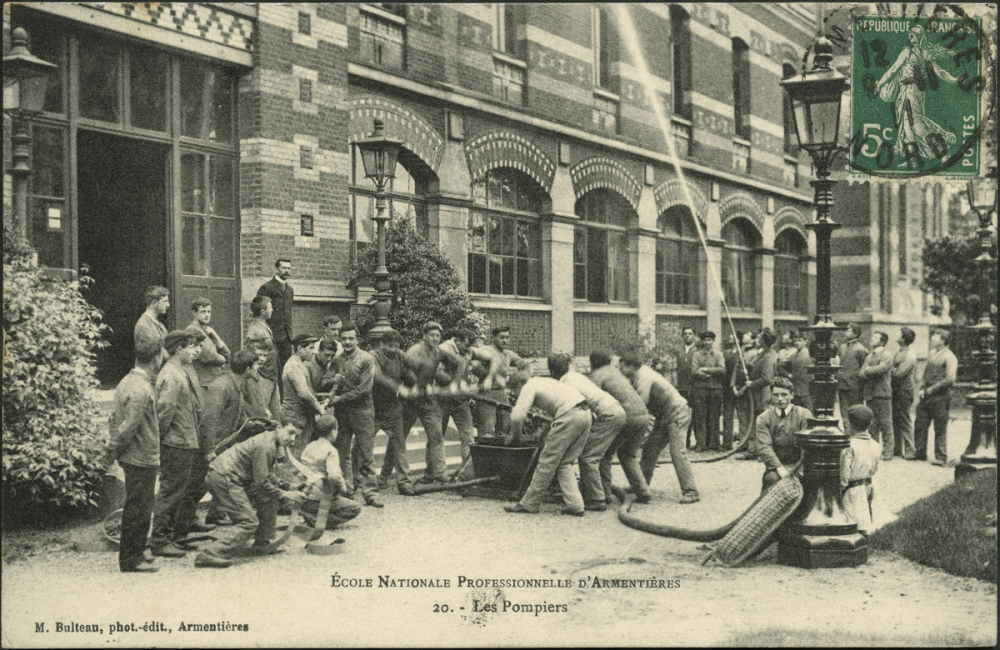 Ecole Nationale Professionnelle d'Armentières. 20. Les Pompiers.