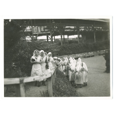 Toute l'enfance en plein air. Groupe de stagiaires élèves jardinières.