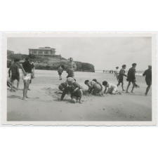 Au bord de la mer.
