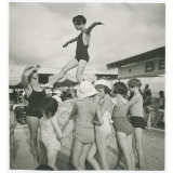 Sur la plage. 