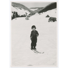 Jeune skieuse (Suisse). 