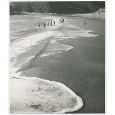 Sur la plage. 