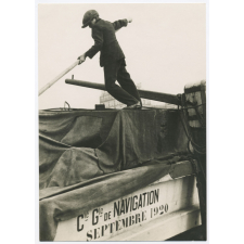 Jeune batelier à la manoeuvre, Cie Générale de Navigation, septembre 1920.