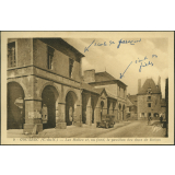 9 - Gouarec (C.-du-N.) - Les Halles, et, au fond, le pavillon des ducs de Rohan.