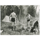 Scoutisme en forêt. 
