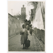 Enfants dans une ruelle. 