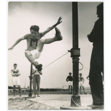 Entraînement au stade : saut en hauteur.
