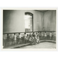 Ecole maternelle (Indochine). 