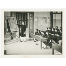 Tonkin, Hanoï. Dans une école primaire. Géographie.