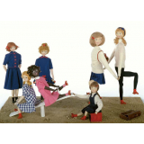 Fonds Nouvellon, La vie de Suzy B…. Episode 17, Suzy traverse la cour de l'école. 