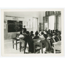 Tonkin, Hanoï, cours de géométrie dans une classe de garçons. 