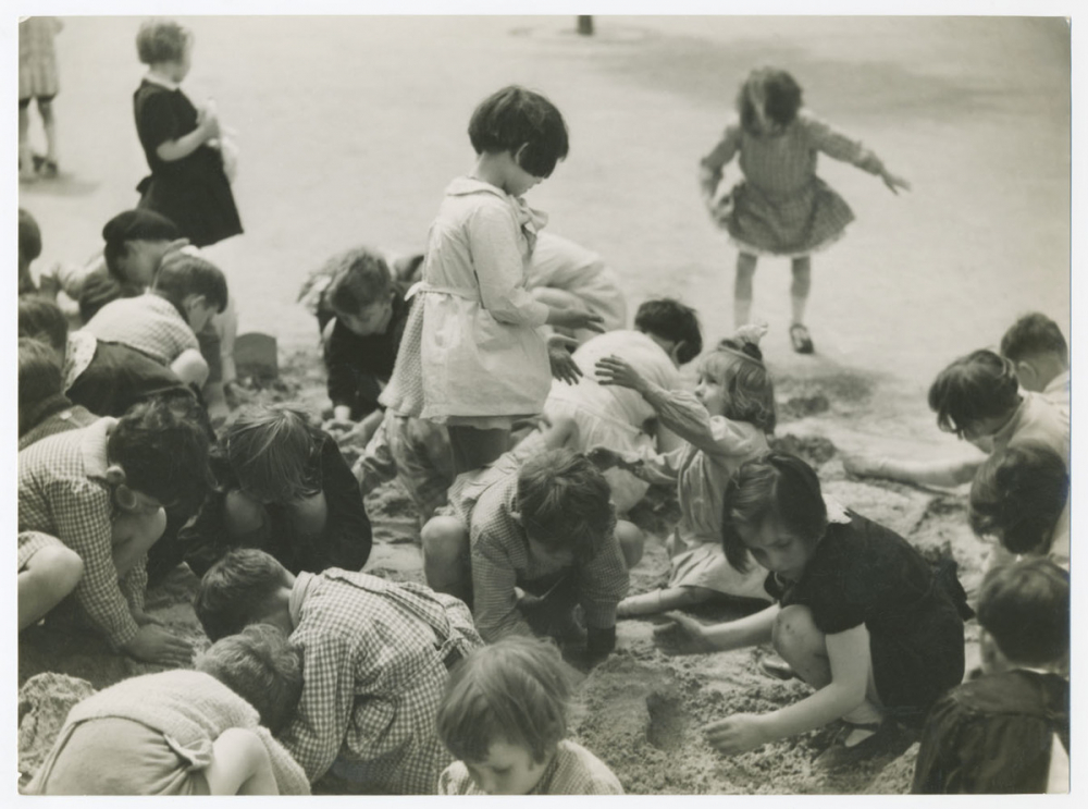 Ecole maternelle : le bac de sable.