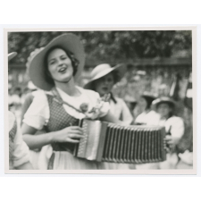 Joueuse d'accordéon (Suisse).