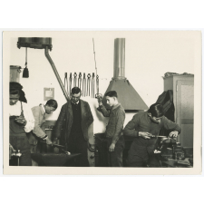 Cours complémentaire de Dombasle. Section de Pré-apprentissage. Elèves jusque 15 ans. Forge.