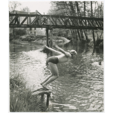 Natation dans un cours d'eau. 