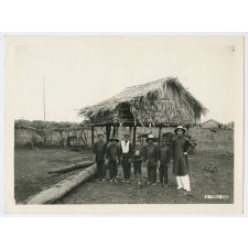 Petits paysans et leur maître (Cochinchine). 