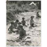 Sur la plage. 