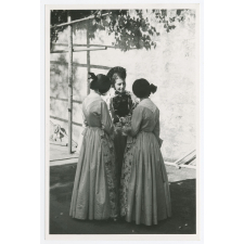Costumes suisses : 2 zurichois, 1 schaffhousois.