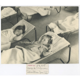 Enfants d'une école maternelle à l'heure de la sieste. 