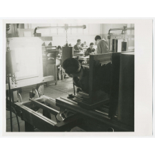 Atelier de photogravure. Prise au print photos. Ateliers Ecoles 245 av. Gambetta.