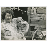 Femme et enfants. 