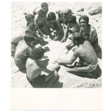 Sur la plage. 