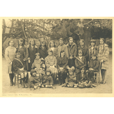Externat Sainte-Agnès. Angers. 1926-1927. Groupe d'élèves.
