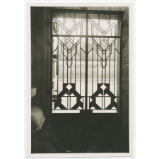 Porte d'entrée d'école maternelle.