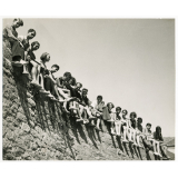 Portrait de groupe en colonie de vacances. 