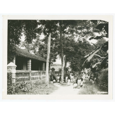 Enfants en promenade (Indochine).